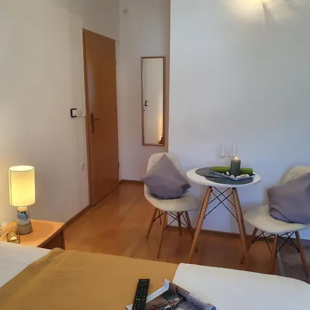 Leon 2 Apartment