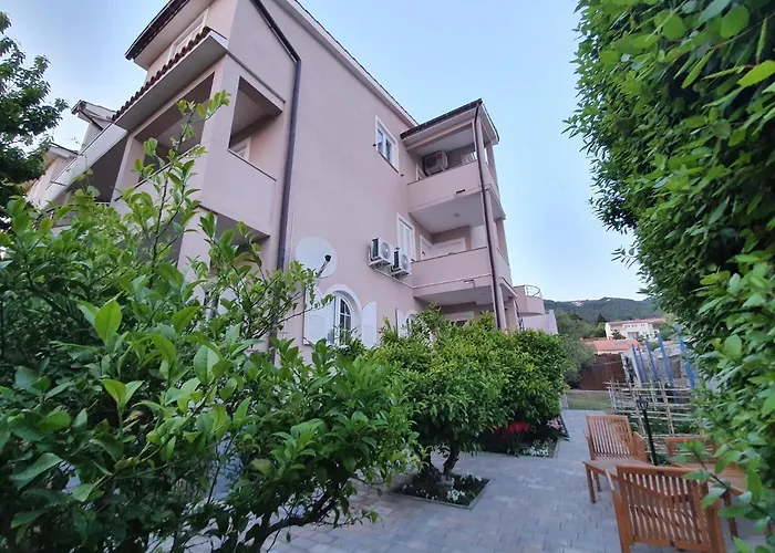 Leon 2 Апартаменты *